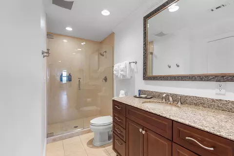 Bath - 10 Harbor Blvd #E409, Destin, FL 32541 photo 1 of 3