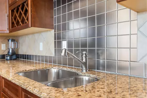 Kitchen - 10 Harbor Blvd #E409, Destin, FL 32541 photo 4 of 4