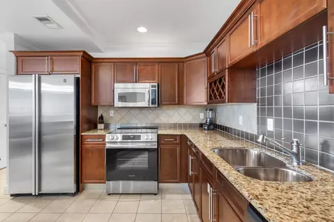 Kitchen - 10 Harbor Blvd #E409, Destin, FL 32541 photo 3 of 4