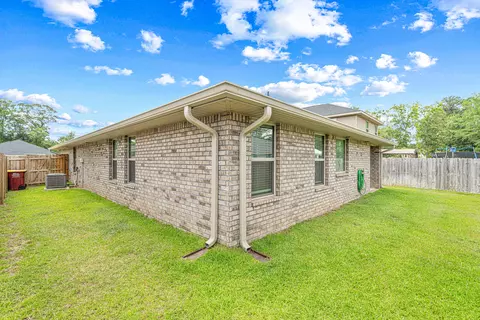 Exterior - 103 Ridgeway Cir, Crestview, FL 32536 photo 4 of 6