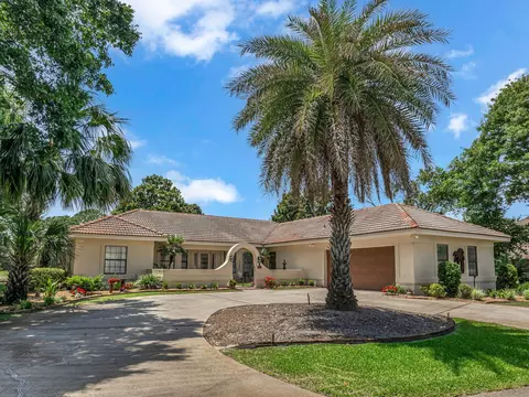 370 Golfview Dr, Miramar Beach, FL 32550