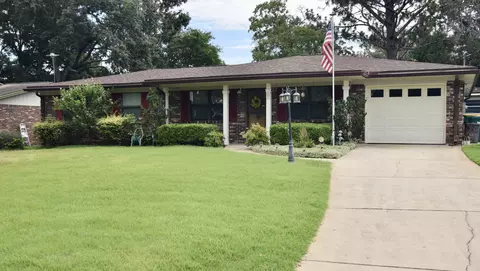 22 10th St, Shalimar, FL 32579