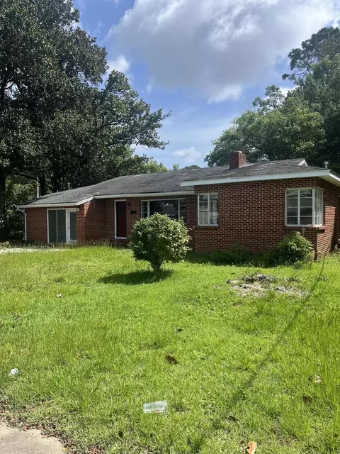 855 N Pearl St, Crestview, FL 32536
