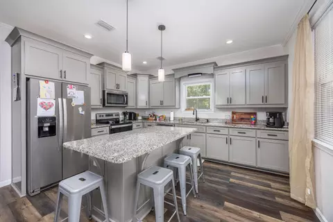 Kitchen - 158 Johns Ln, Freeport, FL 32439 photo 2 of 3