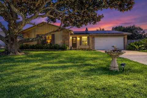 1000 Quail Hollow Dr, Mary Esther, FL 32569