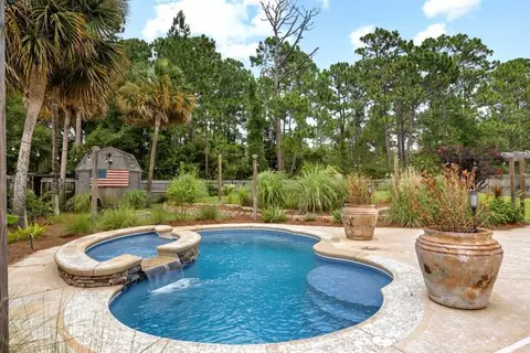 6714 Indian St, Navarre, FL 32566