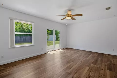 Living - 74 8th St, Shalimar, FL 32579 photo 1 of 4