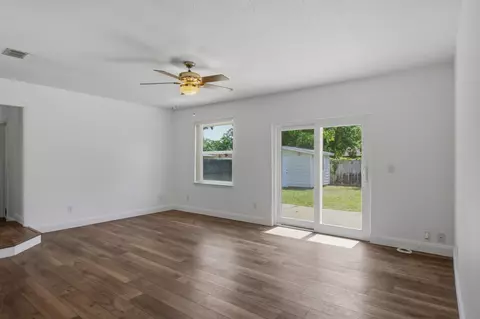 Living - 74 8th St, Shalimar, FL 32579 photo 4 of 4