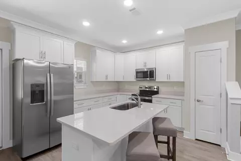 280 Date Palm Ln, Freeport, FL 32439