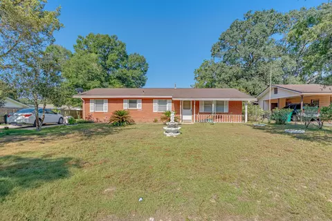 63 Oak Ln, Shalimar, FL 32579