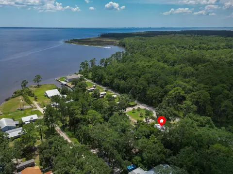 771 Alaqua Dr, Freeport, FL 32439