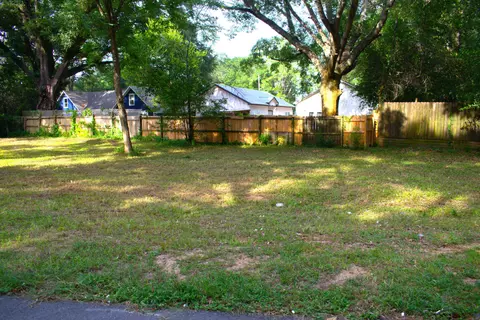 289 Cross Dr, Crestview, FL 32536 photo 1