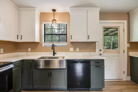 Kitchen - 5593 Galaxy Dr, Crestview, FL 32539 photo 2 of 3