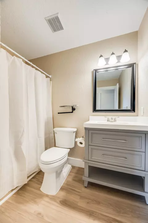 Bath - 5593 Galaxy Dr, Crestview, FL 32539 photo 1 of 2