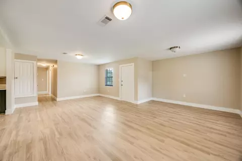 Living - 5593 Galaxy Dr, Crestview, FL 32539 photo 4 of 4