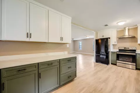 Kitchen - 5593 Galaxy Dr, Crestview, FL 32539 photo 3 of 3