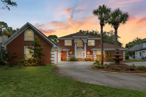 913 Sara Dr, Shalimar, FL 32579