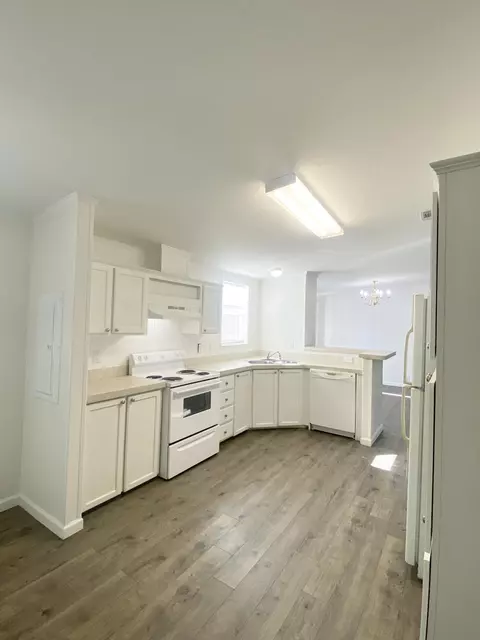 Kitchen - 42 Cypress Ln, Freeport, FL 32439 photo 2 of 2
