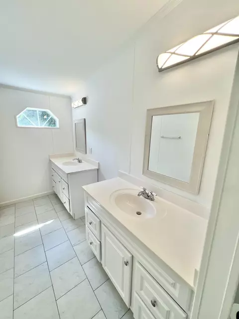 Bath - 42 Cypress Ln, Freeport, FL 32439 photo 1 of 2