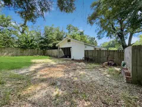 Exterior - 383 N Booker St, Crestview, FL 32536 photo 6 of 8
