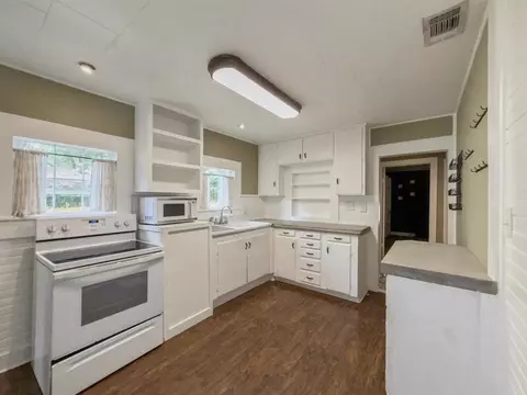 Kitchen - 383 N Booker St, Crestview, FL 32536 photo 1 of 8