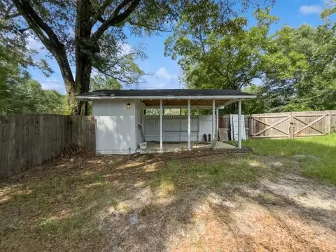 Exterior - 383 N Booker St, Crestview, FL 32536 photo 7 of 8