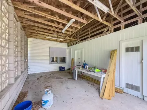 Exterior - 383 N Booker St, Crestview, FL 32536 photo 5 of 8