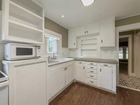 Kitchen - 383 N Booker St, Crestview, FL 32536 photo 2 of 8