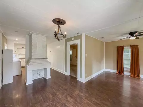 Living - 383 N Booker St, Crestview, FL 32536 photo 4 of 7