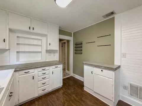 Kitchen - 383 N Booker St, Crestview, FL 32536 photo 5 of 8