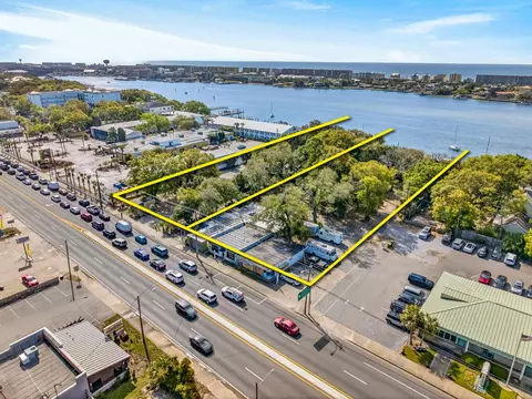 54 SE Miracle Strip Pkwy, Fort Walton Beach, FL 32548