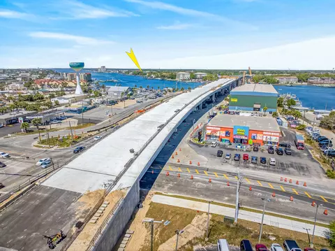 54 SE Miracle Strip Pkwy, Fort Walton Beach, FL 32548