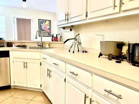 Kitchen - 5304 Whitney Ct, Crestview, FL 32536 photo 4 of 4