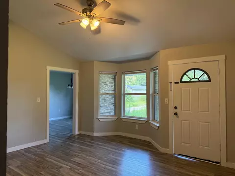 Living - 5809 Pinecrest Road Rd, Crestview, FL 32539 photo 3 of 4