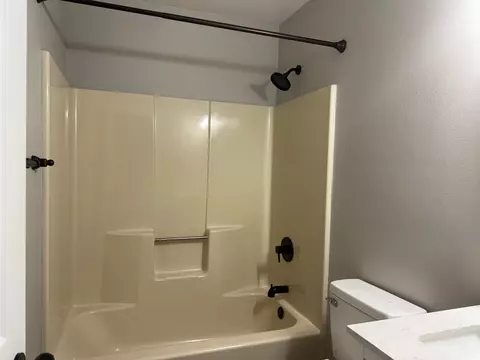 Bath - 5809 Pinecrest Road Rd, Crestview, FL 32539 photo 2 of 2