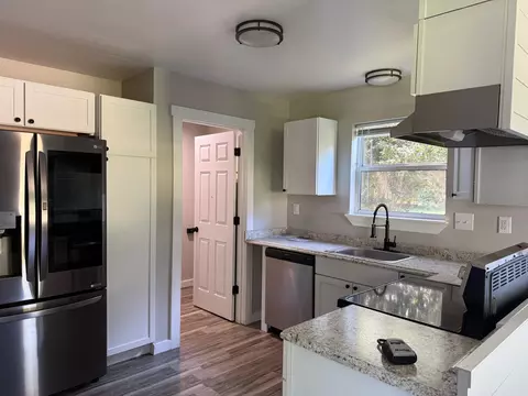 Kitchen - 5809 Pinecrest Road Rd, Crestview, FL 32539 photo 2 of 2