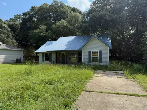 5809 Pinecrest Road Rd, Crestview, FL 32539