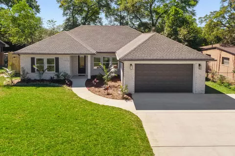 353 Chicago Ave, Valparaiso, FL 32580