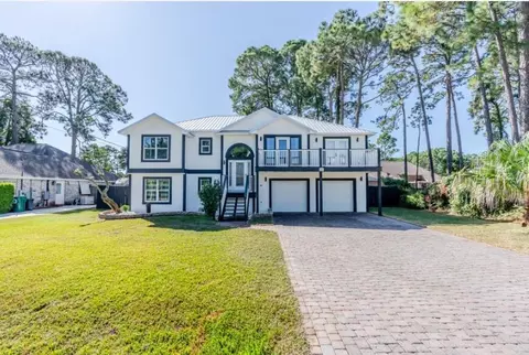 641 Bayshore Dr, Destin, FL 32550