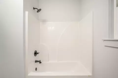 Bath - 1524 Kais St, Baker, FL 32531 photo 2 of 7