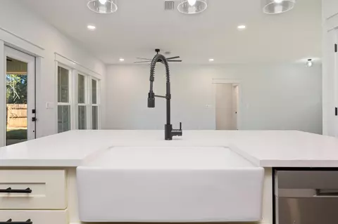 Kitchen - 1524 Kais St, Baker, FL 32531 photo 2 of 4