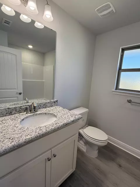 Bath - 190 Ridgeway Cir, Crestview, FL 32536 photo 1 of 4