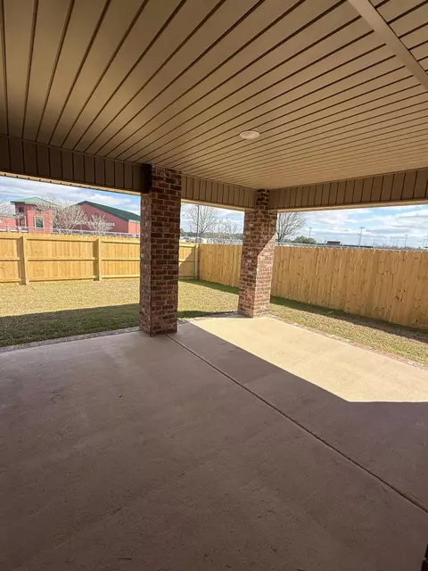 Exterior - 190 Ridgeway Cir, Crestview, FL 32536 photo 4 of 5