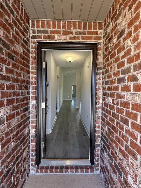 Entry Way - 190 Ridgeway Cir, Crestview, FL 32536 photo 1 of 2