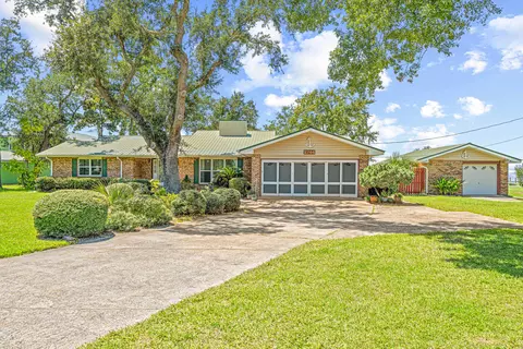 2744 Bay Grove Rd, Freeport, FL 32439