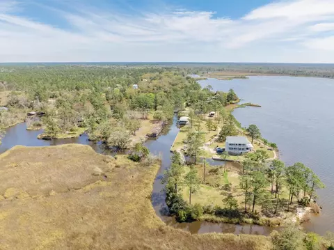 602 Pitts Bayshore Dr, Freeport, FL 32439