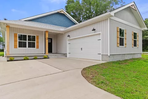 2 Coweta Rd, Cantonment, FL 32533