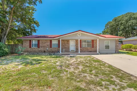 9 Oak Ln, Shalimar, FL 32579