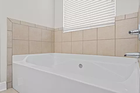 Bath - 134 Crab Apple Ave, Crestview, FL 32536 photo 4 of 6
