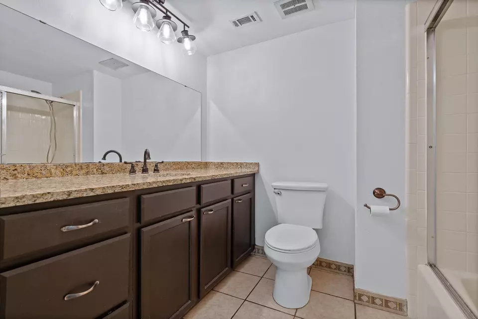 Bath - 20 Magnolia Ave, Shalimar, FL 32579 photo 3 of 6